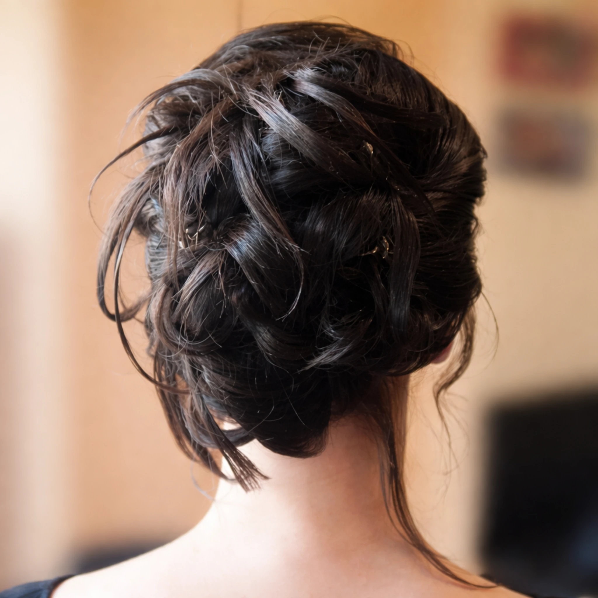 detalle de maquillaje y peinado de novia en Málaga
